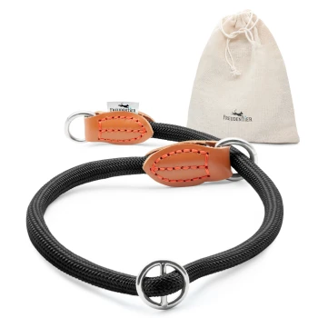 Hundehalsband mit Zugstopp - Harmony Kollektion S Schwarzes Seil-Haustierhalsband mit Lederelementen und einem Metallring, begleitet von einem beigen Zugbeutel mit der Aufschrift "FREUDENTIER".