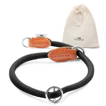 Schwarzes Seil-Haustierhalsband mit Lederelementen und einem Metallring, begleitet von einem beigen Zugbeutel mit der Aufschrift "FREUDENTIER".