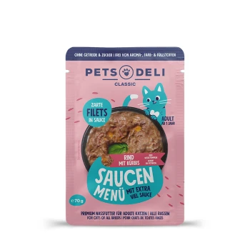 Eine 70g Tüte PETS DELI Classic Katzenfutter mit zartem Rindfleisch und Kürbis in Sauce, beschriftet mit 'SAUCEN MENÜ mit extra viel sauce.'