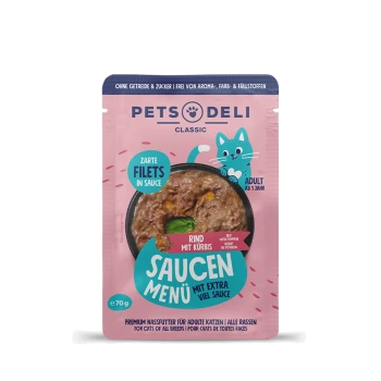 Eine 70g Tüte PETS DELI Classic Katzenfutter mit zartem Rindfleisch und Kürbis in Sauce, beschriftet mit 'SAUCEN MENÜ mit extra viel sauce.'