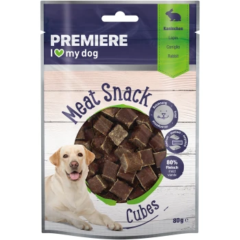 Premiere I love my dog Fleischsnackwürfel, mit einer Nahaufnahme von braunen Fleischwürfeln in einer transparenten Tüte. Enthält 80% Fleisch.
