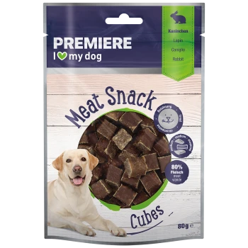 Premiere I love my dog Fleischsnackwürfel, mit einer Nahaufnahme von braunen Fleischwürfeln in einer transparenten Tüte. Enthält 80% Fleisch.