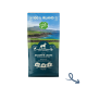 Hundefutterbeutel mit "100% Irland"-Label, Küstenhintergrund, mit der Aufschrift "Irischer Atlantik-Lachs mit Gemüse & Kelp," 65% Fisch, 35% Gemüse.