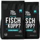 Zwei schwarze 4kg Säcke Tales & Tails Hundefutter mit frischer Forelle und Hering, beschriftet mit „Fisch im Kopp?“ und getreide- & zuckerfrei.