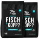 Zwei schwarze 4kg Säcke Tales & Tails Hundefutter mit frischer Forelle und Hering, beschriftet mit „Fisch im Kopp?“ und getreide- & zuckerfrei.
