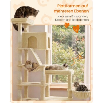 Beigefarbener mehrstöckiger Kratzbaum mit vier Katzen am Fenster; sichtbarer Text: „Plattformen auf mehreren Ebenen“.