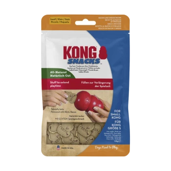 KONG Snacks-Tüte (klein) zeigt Hände, die ein rotes KONG-Spielzeug befüllen; Text: 'All-Natural', 'Stuff to extend playtime', 'For Small KONG'.