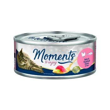 Cat food can featuring a tabby cat, labeled "Moments to enjoy," with a pink circle stating "Huhn & Thunfisch" (Chicken & Tuna).