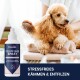 Ein Pudel wird auf einem Handtuch neben Pawlies Fur Care Spray gepflegt, beschriftet mit "100% natürliche Inhaltsstoffe" und "Stressfreies Kämmen."