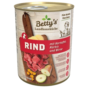 Dosen-Hundefutter von Betty's Landhausküche mit Rindfleisch, Kartoffeln, Kürbis und Birne. Etikett sagt "Erwachsene Hunde" ohne Farbstoffe oder Aromen.