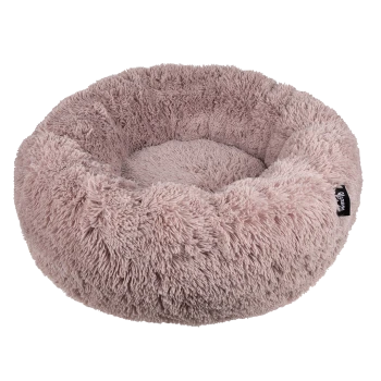 Flauschiges rundes Haustierbett in sanftem Rosa, mit einer plüschigen Textur und einem kleinen schwarzen Etikett mit einem Logo an der Seite.