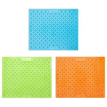 Drei bunte Haustierleckmatten in Blau, Grün und Orange, mit einem strukturierten Kreuzmuster, beschriftet 'Lickimat buddy.'