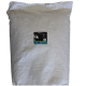 Eine große, weiße Papiertüte mit Haustierfutter mit einem schwarzen Etikett, das den Markennamen "Siberman" und Produktdetails zeigt.