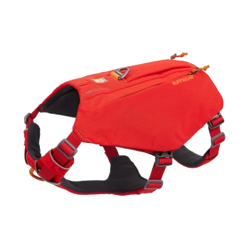 Roter Hunderrucksack-Geschirr mit verstellbaren Riemen und einem oberen Griff, mit einem Logo und einem Reißverschlussfach für die Aufbewahrung.