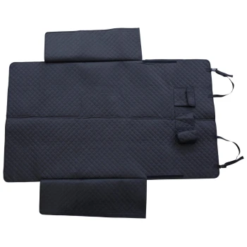 Schwarze gesteppte Autositzbezug für Haustiere mit Seitenklappen und verstellbaren Gurten zum Schutz der Rückbank im Fahrzeug.