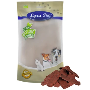 Rindfleischstreifen 1 kg Lyra Pet Hundeleckerlis-Packung mit dem Text "Lyra Nature Power" und Bildern eines Hundes, einer Katze und eines kleinen Hundes, mit Leckerlis davor.