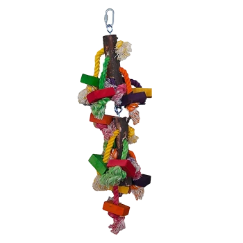 Buntes Vogelspielzeug aus Holz und Seil, mit verschiedenen Formen und Texturen, entworfen zum Kauen und Spielen.