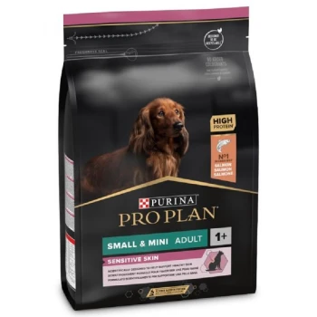 Sac de nourriture pour chiens Purina Pro Plan Small & Mini Adult, étiqueté pour peau sensible, présentant une haute teneur en protéines et le saumon comme ingrédient principal.