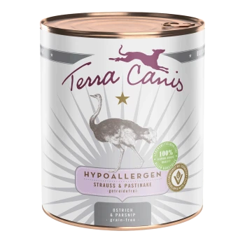 Dosen-Hundefutter von Terra Canis, beschriftet mit "Hypoallergenes Strauß & Pastinake," mit einer Grafik eines Straußes und einem Sternen-Design.