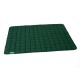 Grüne, gesteppten Haustiermatte in rechteckiger Form, mit einem genähten Rautenmuster und einem kleinen Logo-Tag in der Ecke.