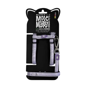 Lavendelfarbenes Katzengeschirr und Leine mit Metallverschluss auf schwarzer Katzenkopf-Karte mit der Aufschrift "MATRIX 2.0 Max & Molly URBAN PETS CAT LEAD & HARNESS".