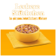 Schüssel mit Haustierfutter mit Stücken in Gelee, auf einer gelben Serviette, mit dem Text "Leckere Stückchen in einem köstlichen Gelee" darüber.