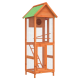 Hoher hölzerner Vogelkäfig mit grünem Dach, Drahtgitterseiten, Sitzstangen, Leiter und geschlossenem Nistkasten.