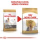 Image de deux sacs de nourriture pour chiens Royal Canin pour Yorkshire Terriers, présentant un nouvel emballage avec "NOUVEAU LOOK, MÊME FORMULE."