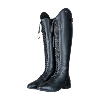 Schwarze Lederreitstiefel mit hohem Schaft, mit einer Schnürung vorne und einem kleinen Knopfdetail oben.