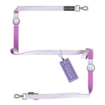 Vegane Haustierleine in Lavendel und Pink, mit einem Metallclip und einem Etikett, das "PETA Approved Vegan" liest.