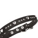 Schwarzes Lederhalsband für Haustiere mit silbernen herzförmigen Nieten, runden Nieten und Metallschnalle.