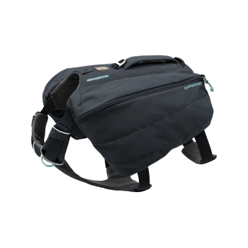 Ein dunkelgrauer Hunderrucksack mit verstellbaren Riemen und einem oberen Griff, mit einer Reißverschlusstasche und dem "Ruffwear"-Logo.