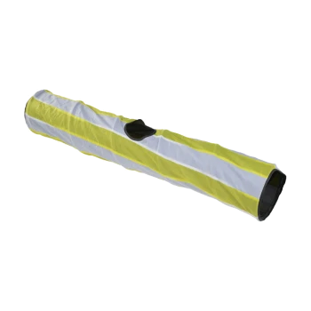 Un long tunnel pour animaux de compagnie pliable en jaune vif et blanc, avec une ouverture noire, conçu pour le jeu et l'exploration des animaux de compagnie.