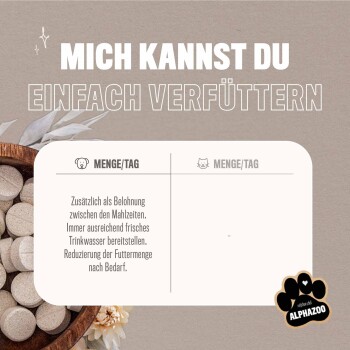 Verpackung eines Haustierergänzungsmittels mit einer Schüssel voller Tabletten. Text: "MICH KANNST DU EINFACH VERFÜTTERN" mit Fütterungsanweisungen für Haustiere.