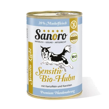 Dose Sanoro Hundefutter mit der Aufschrift 'Sensitiv Bio-Huhn' mit Huhn, Kartoffeln und Karotten; zeigt ein laufendes Hundebild und biologische Zertifizierung.