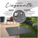 Graue Haustiermatte-Werbung mit der Aufschrift "gemütliche Liegematte", INDOOR / OUTDOOR-Labels, Angaben zu Innen-/Außenfunktionen, Nahaufnahme des wasserabweisenden Stoffs