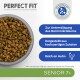 Graue Schüssel mit Haustierfutter, beschriftet mit "PERFECT FIT", mit natürlichen Probiotika und Huhn, ideal für ältere Haustiere ab 7 Jahren.