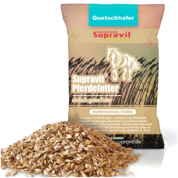 Sack Supravit Pferdefutter mit der Aufschrift 'Quetschhafer' und 'einfach gutes Futter' sowie einem Haufen Hafer davor.