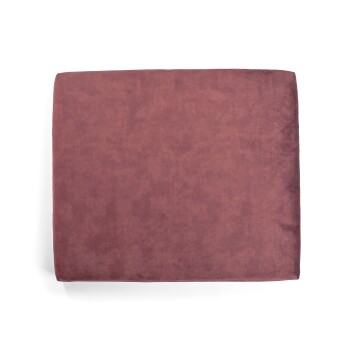 Ein quadratisches, plüschiges Haustierbett in einem satten Burgunderrot, mit einer weichen, wildlederähnlichen Textur.