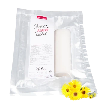 Arnika Wunder Wickel kühlender und regenerierender Verband in transparenter Verpackung mit gelben Blumen, 50 ml, deutscher Text.