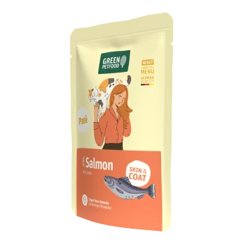 Grünes Petfood-Beutel – Pâté mit Lachs für erwachsene Katzen; Haut & Fell; zuckerfreie Rezeptur.