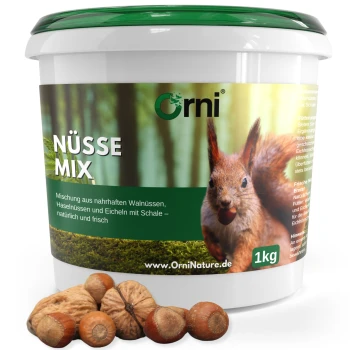 Ein 1 kg Behälter "Nüsse Mix" von Orni, mit einem Eichhörnchen, das eine Nuss hält, mit Text, der eine Mischung aus Walnüssen, Haselnüssen und Eicheln beschreibt.
