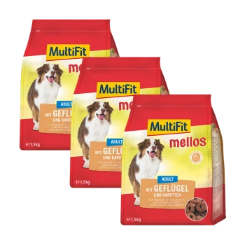 Drei Säcke MultiFit-Hundefutter, beschriftet mit "Adult" und einem Bild eines glücklichen Hundes, mit Zutaten aus Geflügel und Karotten, jeweils 1,5 kg.
