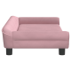 Ein stilvolles pinkes Haustiersofa mit niedrigem Profil, das eine gepolsterte Sitzfläche und abgerundete Armlehnen hat, auf schwarzen Beinen ruht.
