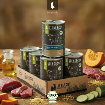 LIEBESGUT Dosenfutter in Kartontray (Aufschriften: Für Hunde, BIO) mit rohem Rindfleisch, Kürbis, Öl und Zucchini.