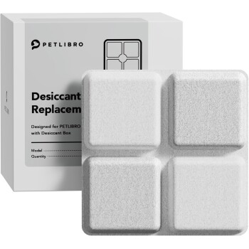 PETLIBRO-Trockenmittel-Ersatzbox und vier weiße quadratische Trockenmittelblöcke, Verpackungstext 'Desiccant Replacement' sichtbar.