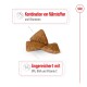 Haustierfutter-Kibble-Stücke mit Text, der "Kombination von Nährstoffen und Vitaminen" und "Angereichert mit EPA, DHA und Vitamin C" hervorhebt.