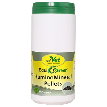 Behälter mit cdVet EquiGreen HuminoMineral Pellets für Haustiere, mit einem grünen Deckel und gelbem Etikett mit Produktnamen.