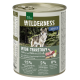 Dosenfutter für Hunde mit der Bezeichnung "Wilderness Wide Territory", das einen Wolf auf der Vorderseite zeigt und 95% Wildkaninchen, Wildente und Forelle enthält.