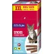Verpackung von Katzenfuttersticks mit einer getigerten Katze, beschriftet mit "FIT+FUN STICKS 4 leckere Sorten," mit Symbolen für Fisch, Rind, Kaninchen und Huhn.